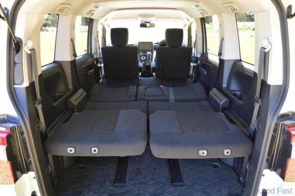 Mitsubishi Delica D:5_MPV_folding rear seats