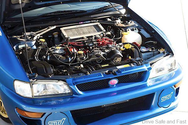 Subaru Impreza 22B STi_engine