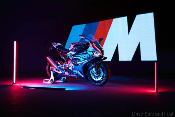 BMW M 1000 RR cover