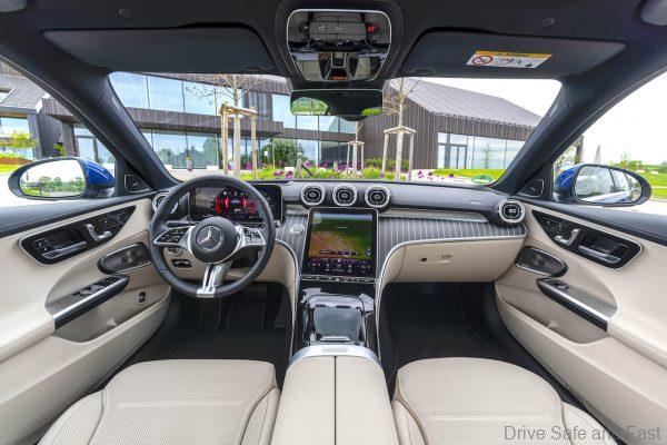 Mercedes C-Class_2022_dashboard