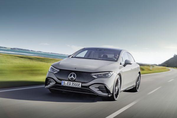 Mercedes-EQ. EQE 350, Edition 1, AMG Line, interior: leather neva grey/reflex blue in motion