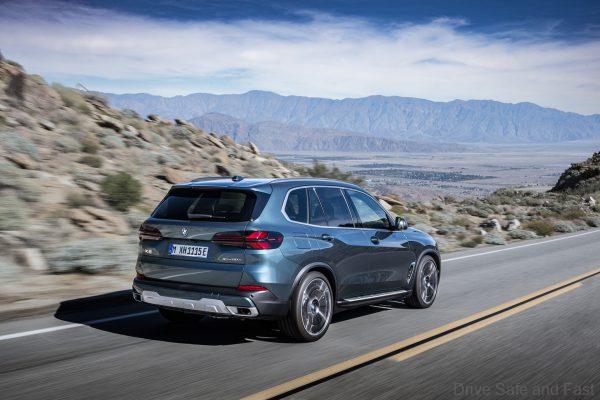 G05 LCI BMW X5 rear in motion