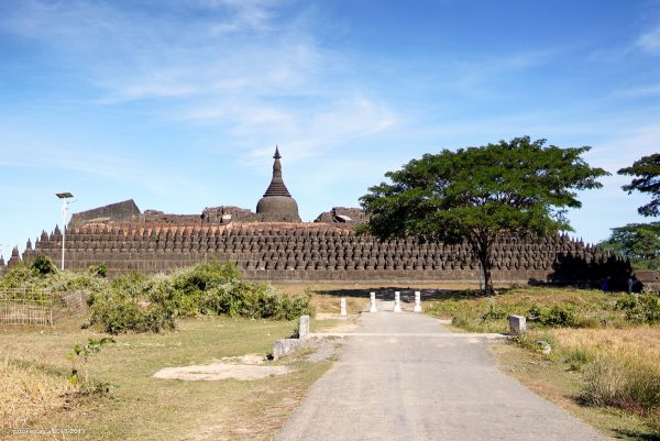 Koe thaung Temple