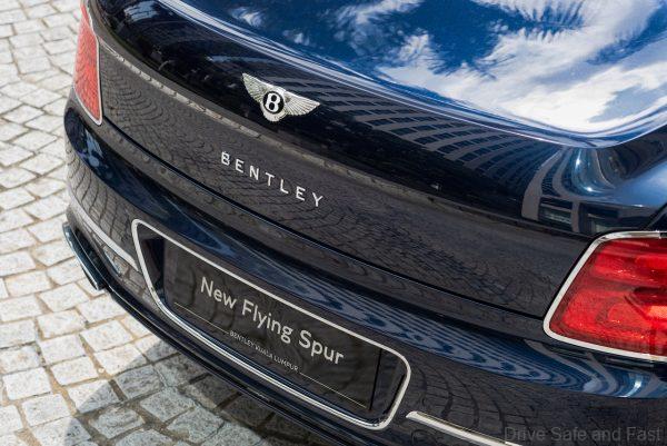 Bentley Flying Spur_rear lights