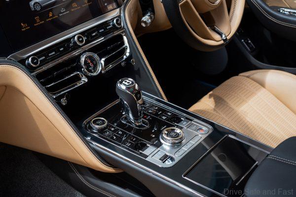 Bentley Flying Spur_gear shift