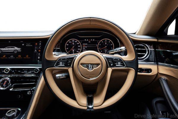 Bentley Flying Spur_steering wheel