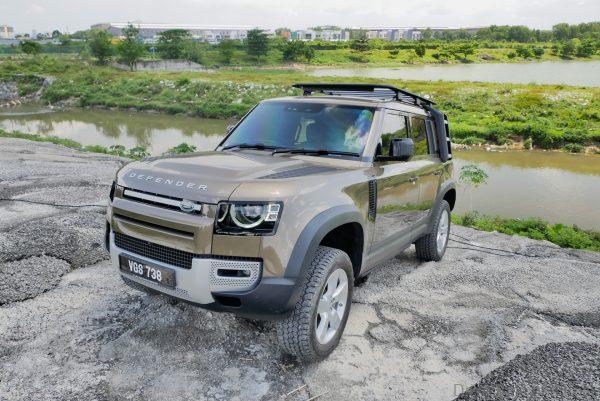 2022 Land Rover Defender 110 P400 off-road