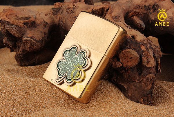 Top Zippo cỏ 4 lá
