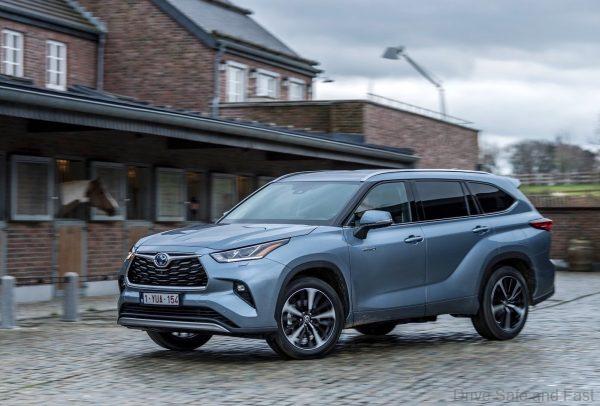 Toyota Highlander Hybrid 2021_cornering