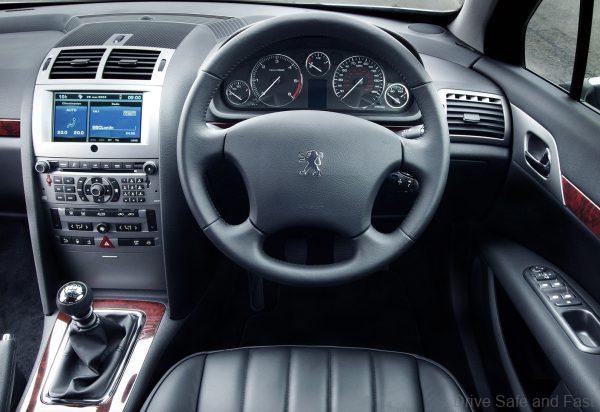 Peugeot 407 cockpit