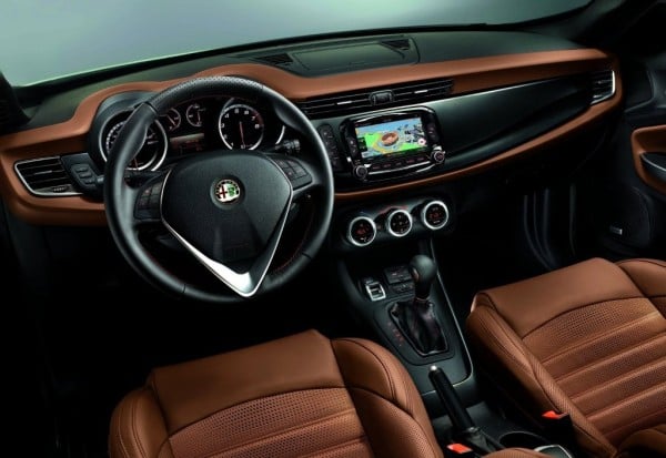 Alfa_Romeo-Giulietta_2014_1600x1200_wallpaper_28