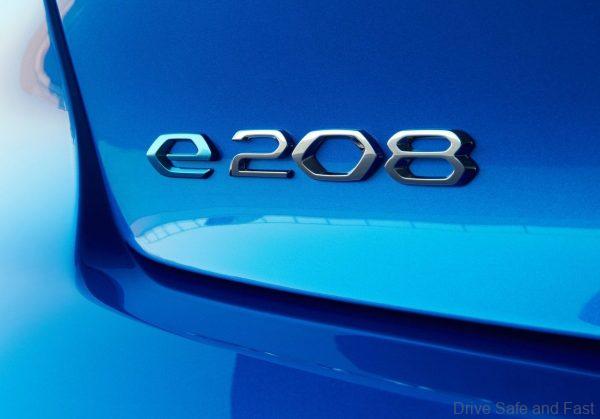 Peugeot e208_‘Electric Car of the Year’_2021_ badge