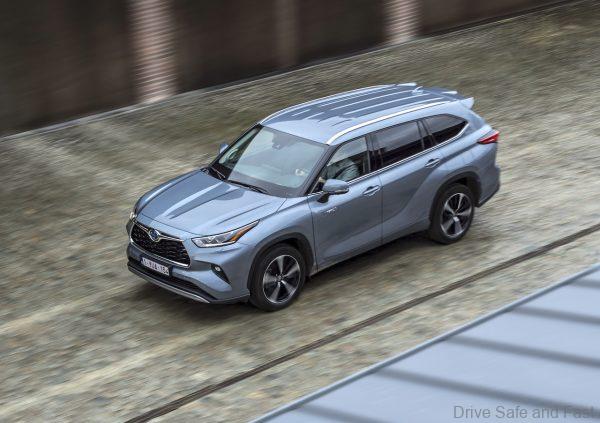 Toyota Highlander Hybrid 2021_top view