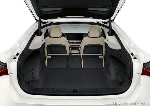 BMW i4 edrive40 boot space