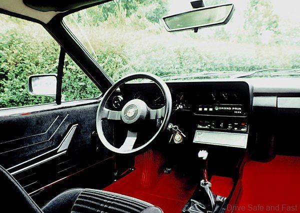Alfa Romeo GTV6_dashboard