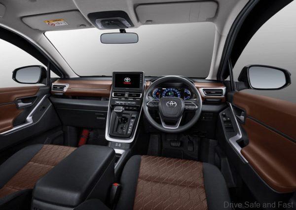 Toyota innova zenix interior