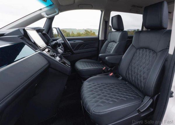 Mitsubishi Delica D:5_MPV_front seats