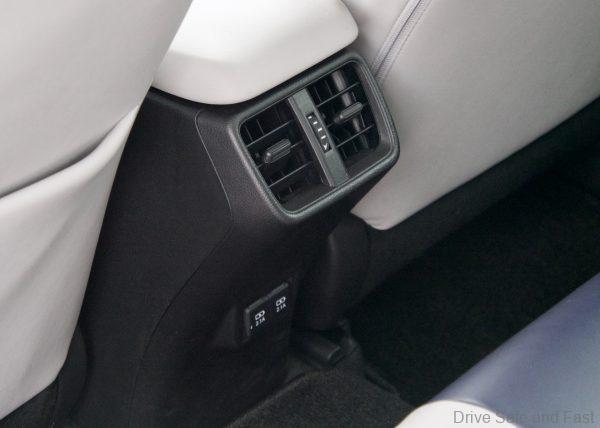 Lexus UX 200 Luxury rear air cond vent