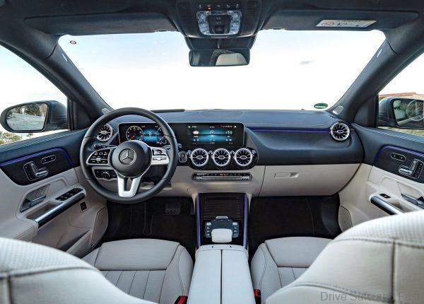 Mercedes-Benz GLA 2021_cockpit