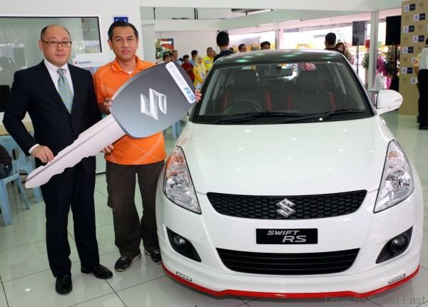 4 Keiichi Suzuki presented the key to the Test Drive & Win Contest Winner
