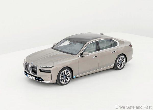 BMW i7 static studio photo