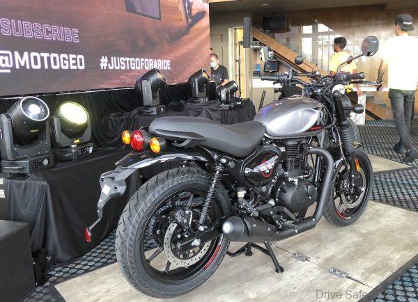 Royal Enfield Hunter 350 from the rear