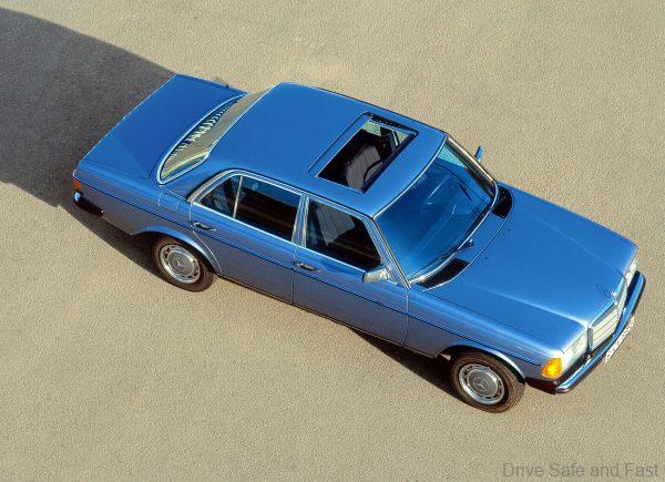 Mercedes-Benz E-Class W123_top view sunroof