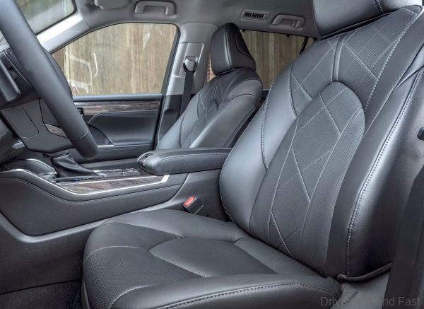 Toyota Highlander Hybrid 2021_front seats