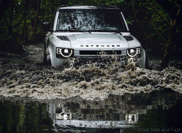 Land Rover Defender_water crossing