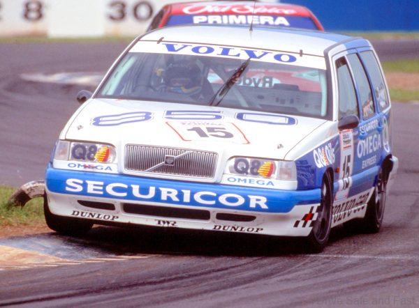 Volvo 850 T-5R racing at BTCC