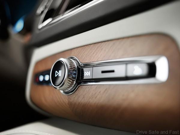 070 Interior detail