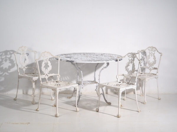 Table et chaises de jardin blanches d'époque (c.1950). Ensemble de 5 pièces