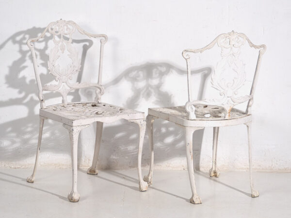 Table et chaises de jardin blanches d'époque (c.1950). Ensemble de 5 pièces