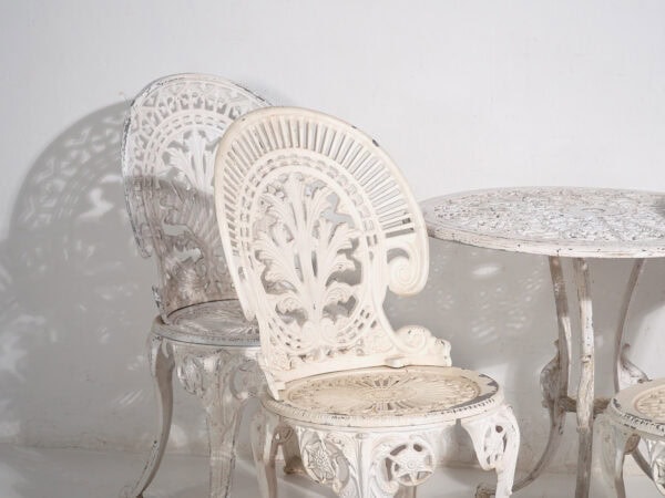 Ensemble table et chaises de jardin Art Nouveau (vers 1950). Ensemble de 5 pièces