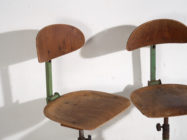 Conjunto de sillas industriales (c.1950). Conjunto de 2 piezas