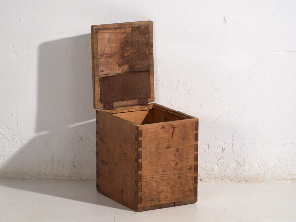 Boîte de rangement ancienne en bois massif (c.1920) #7