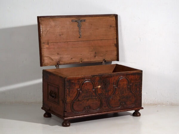 Coffre ancien sculpté (c.1920) #38