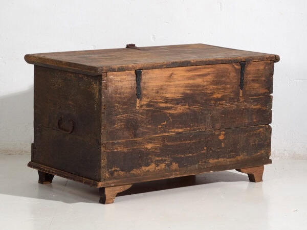 Arcón antiguo tallado con motivos florales (c.1920) #9