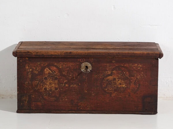 Coffre ancien peint avec motifs floraux et serrure en fer (vers 1820) #47