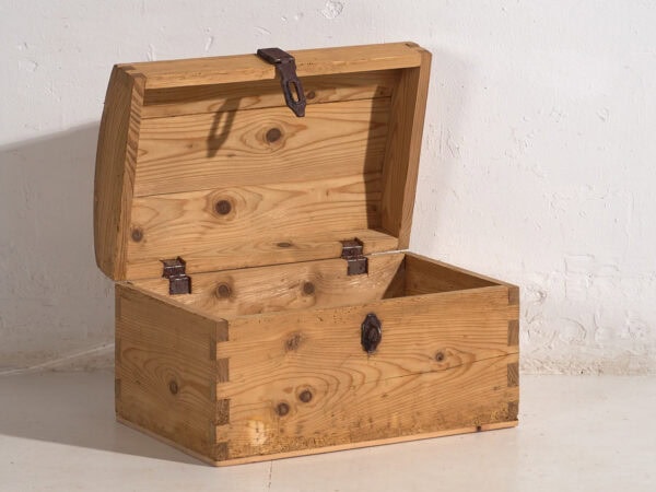 Coffre de voyage ancien avec fermoir en fer forgé (c.1900) #1