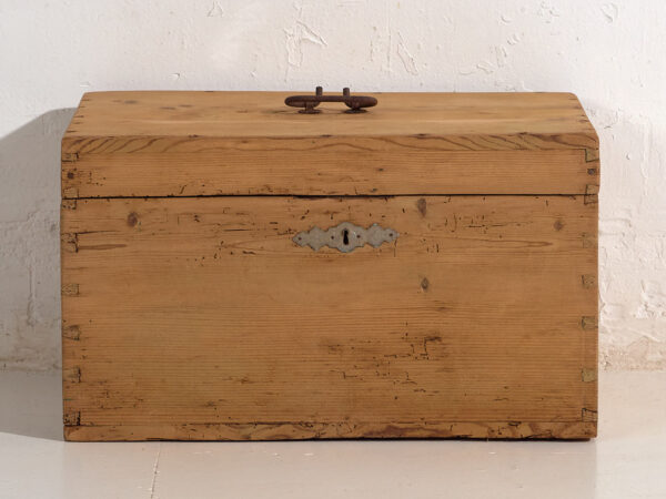 Petit coffre ancien (c.1920) #2