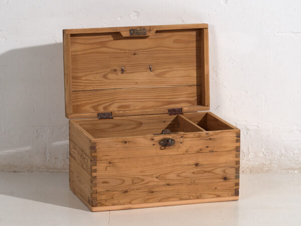 Coffre ancien en bois massif (c.1920) #6