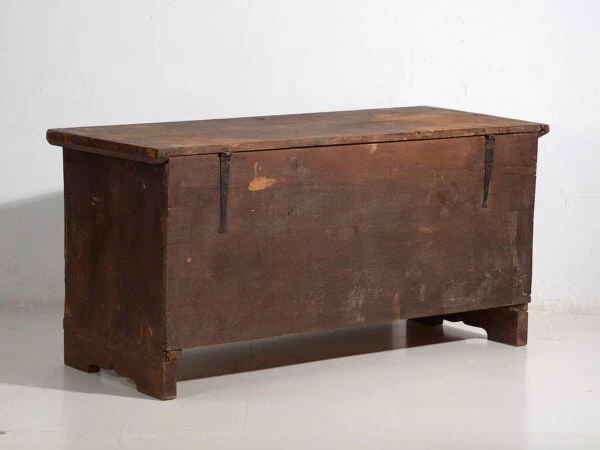 Antiguo arcón con cajones inferiores (Año 1896)