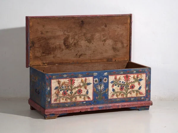 Coffre ancien bleu de style art populaire (c.1920) #93