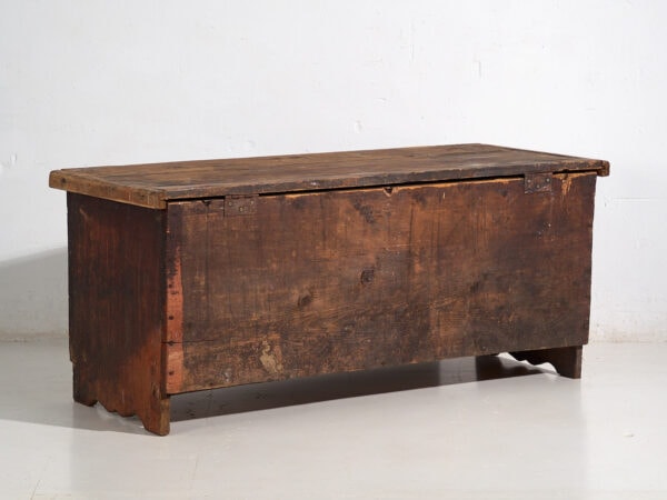 Coffre ancien de style art populaire (vers 1920) #101