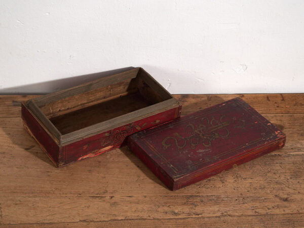 Antique rectangular box with floral motifs (c.1900) #3