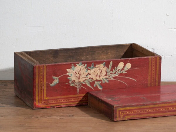 Pequeño cofre antiguo con motivos florales (c.1900) #39