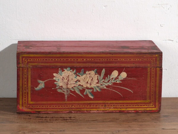 Pequeño cofre antiguo con motivos florales (c.1900) #39