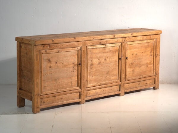 Aparador de madera antiguo de tres puertas (c.1920)
