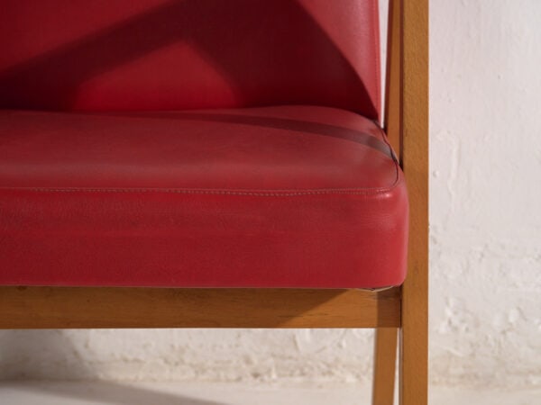 Sillón rojo vintage con reposabrazos (c.1960)